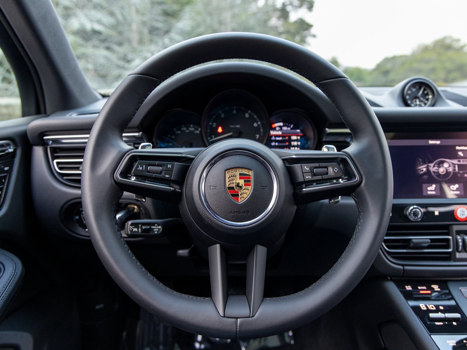 Certified 2025 Porsche Macan image 28