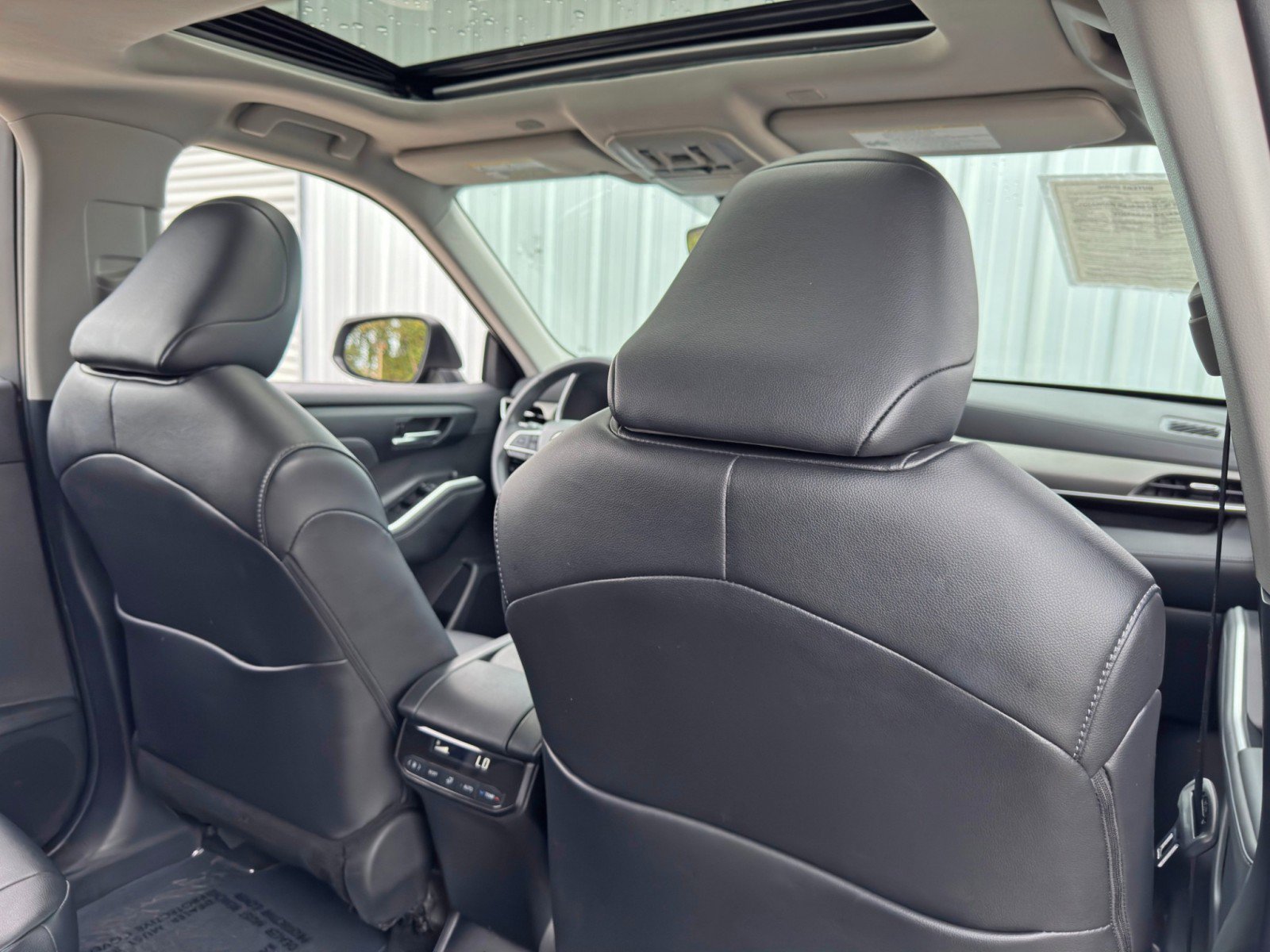 Used 2024 Toyota Highlander XLE image 36