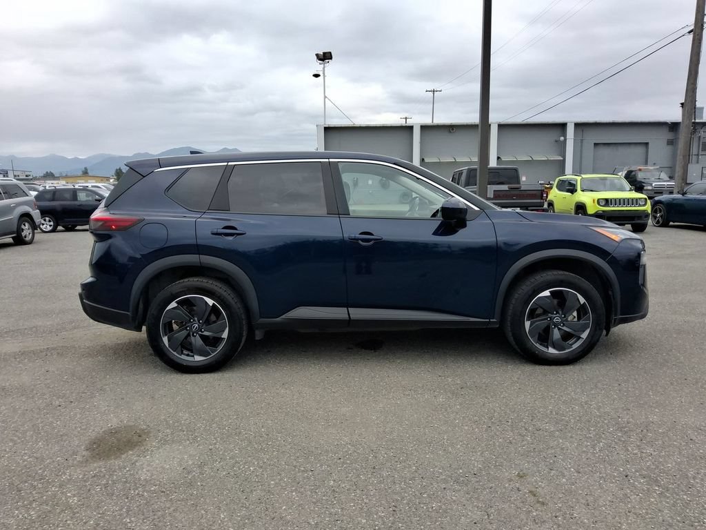 Used 2024 Nissan Rogue SV AWD/4WD image 9