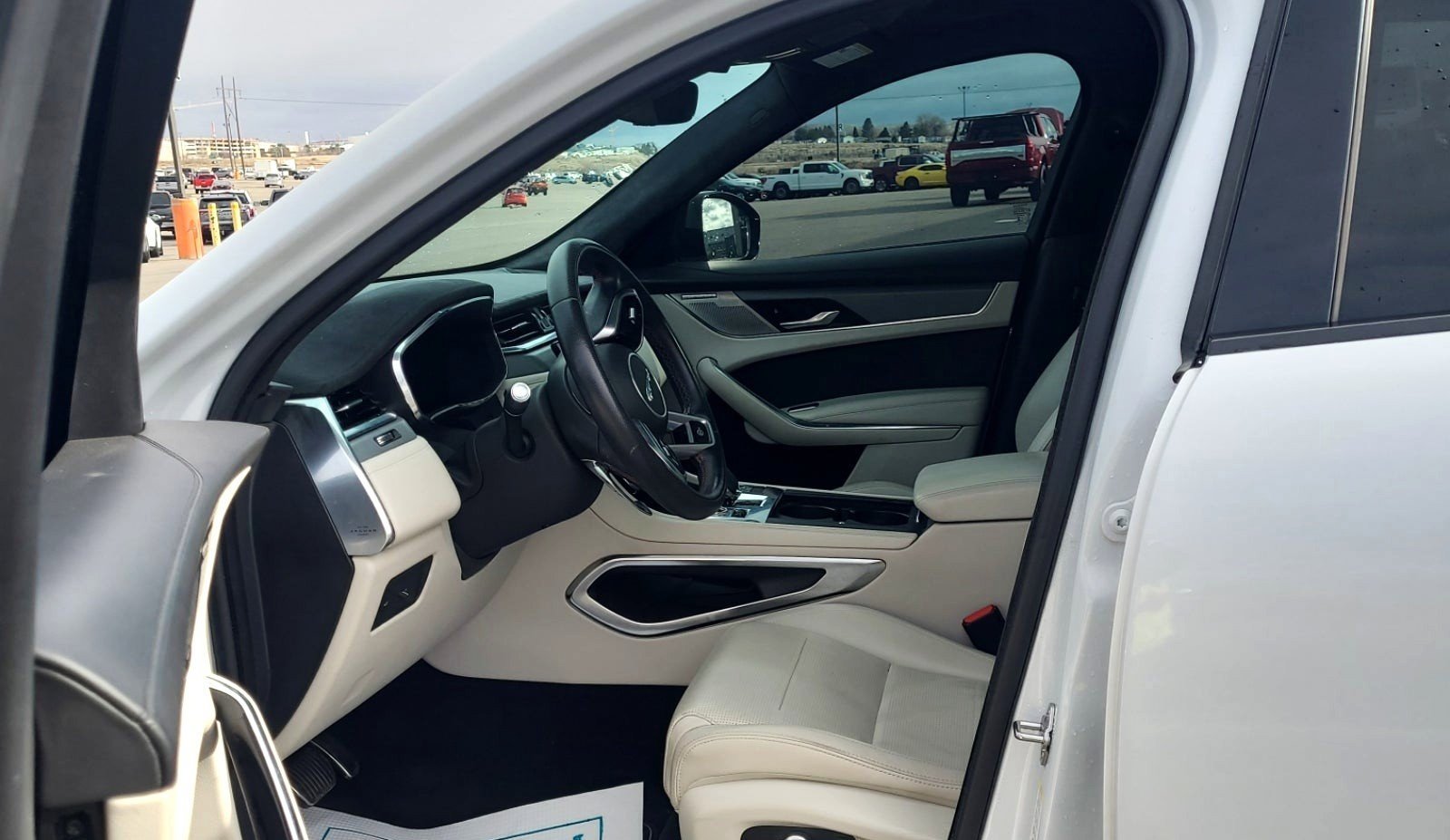 Used 2021 Jaguar F-PACE SVR image 7