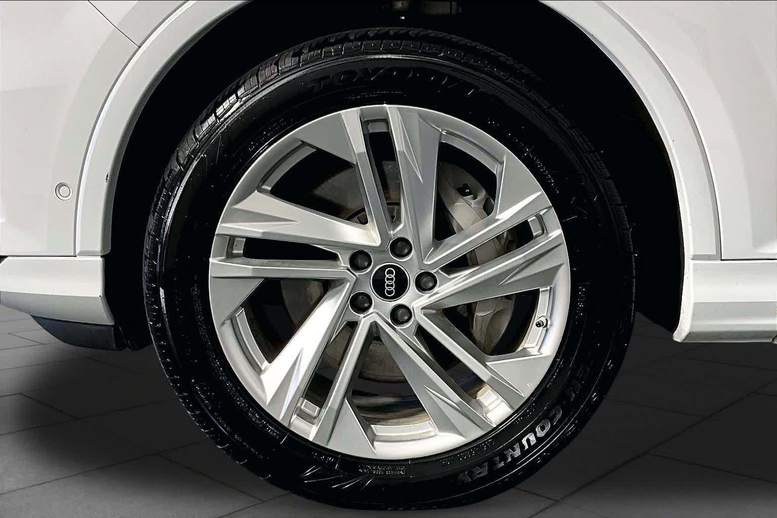 Used 2022 Audi Q7 3.0T Premium Plus w/ Premium Plus Package AWD/4WD image 11