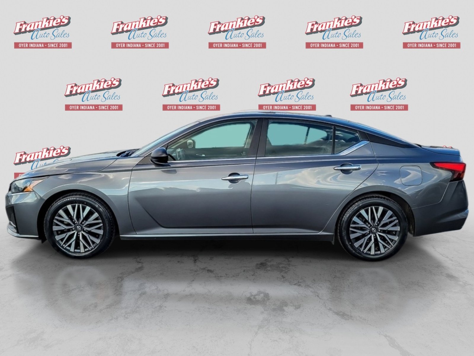 Used 2024 Nissan Altima 2.5 SV FWD image 2