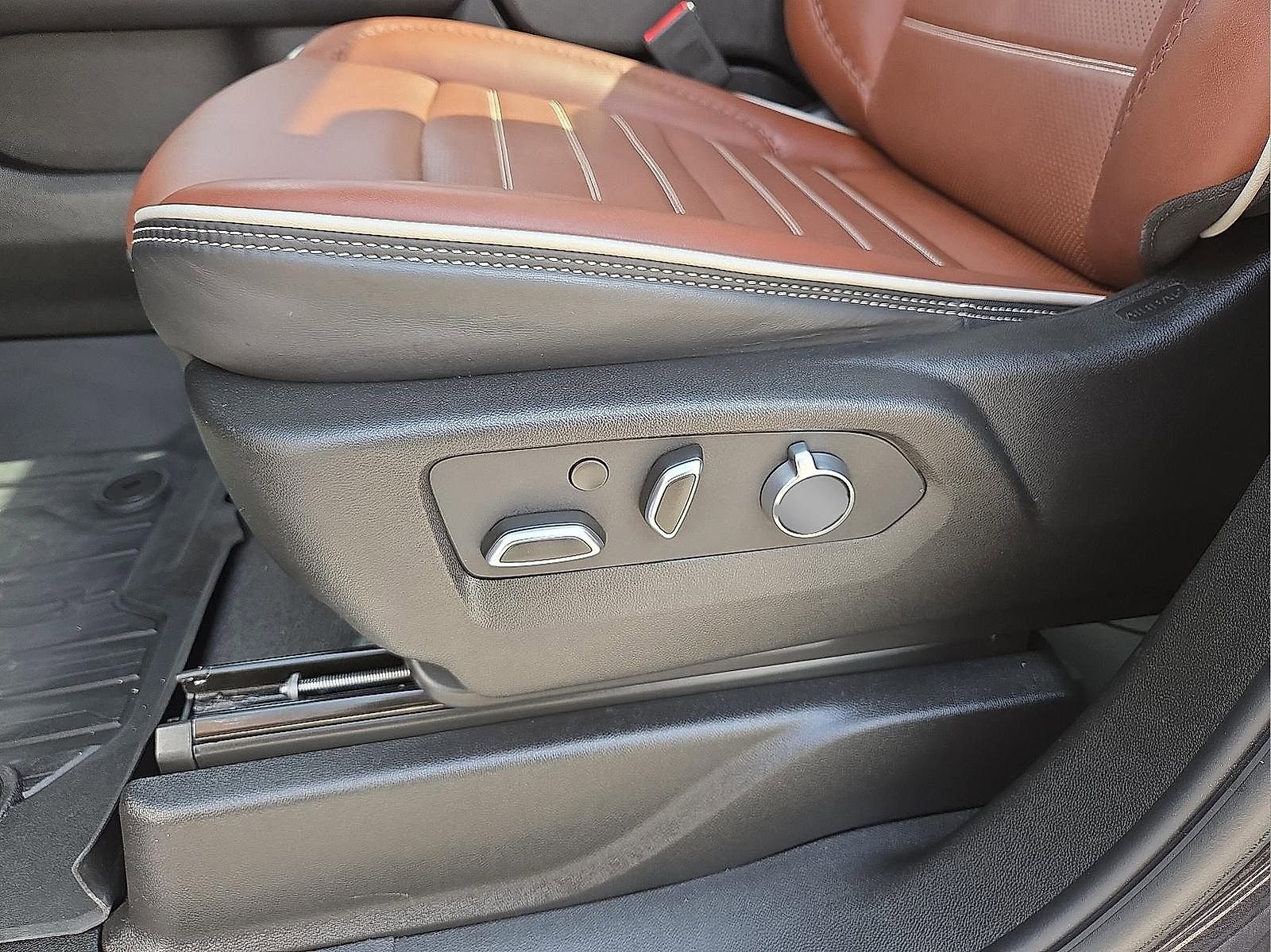 Certified 2023 GMC Yukon Denali Ultimate image 15