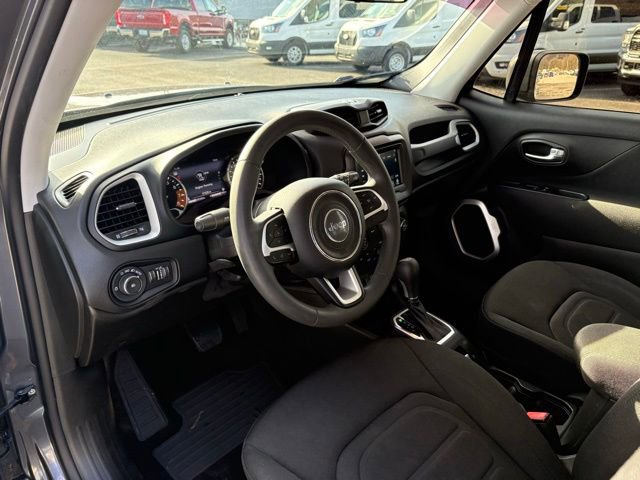 Used 2021 Jeep Renegade Latitude image 3