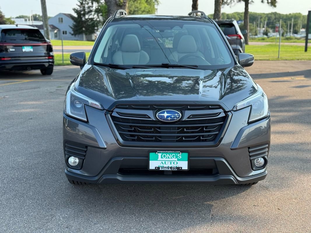 Used 2023 Subaru Forester Limited image 3