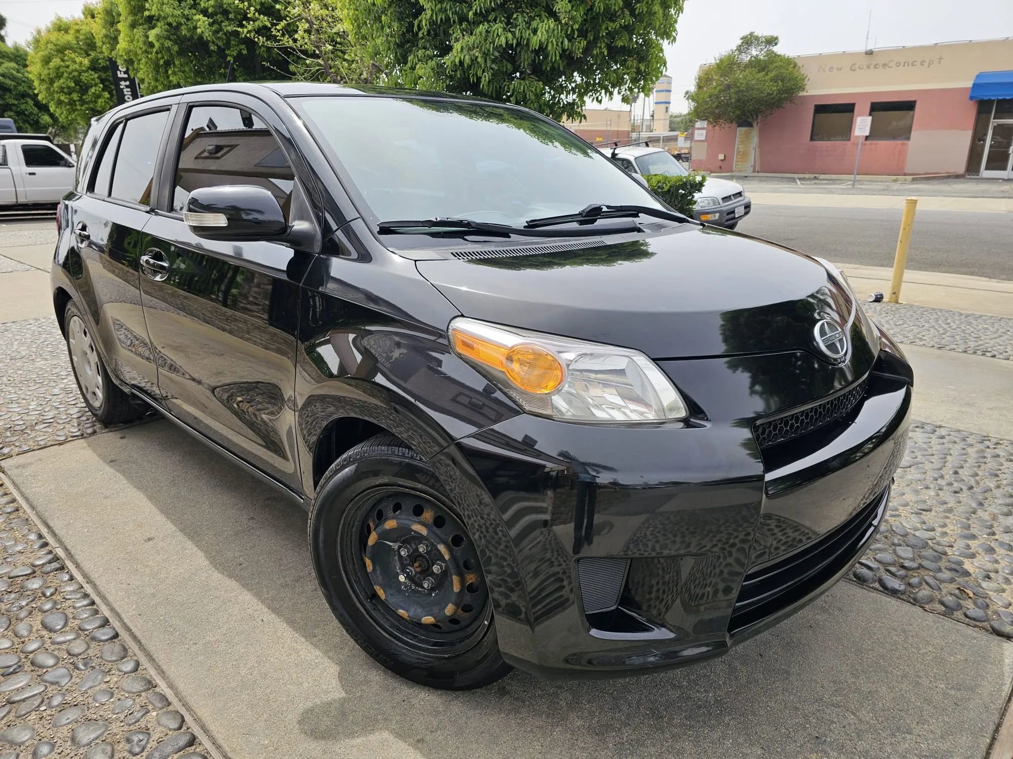 Used 2014 Scion xD image 3