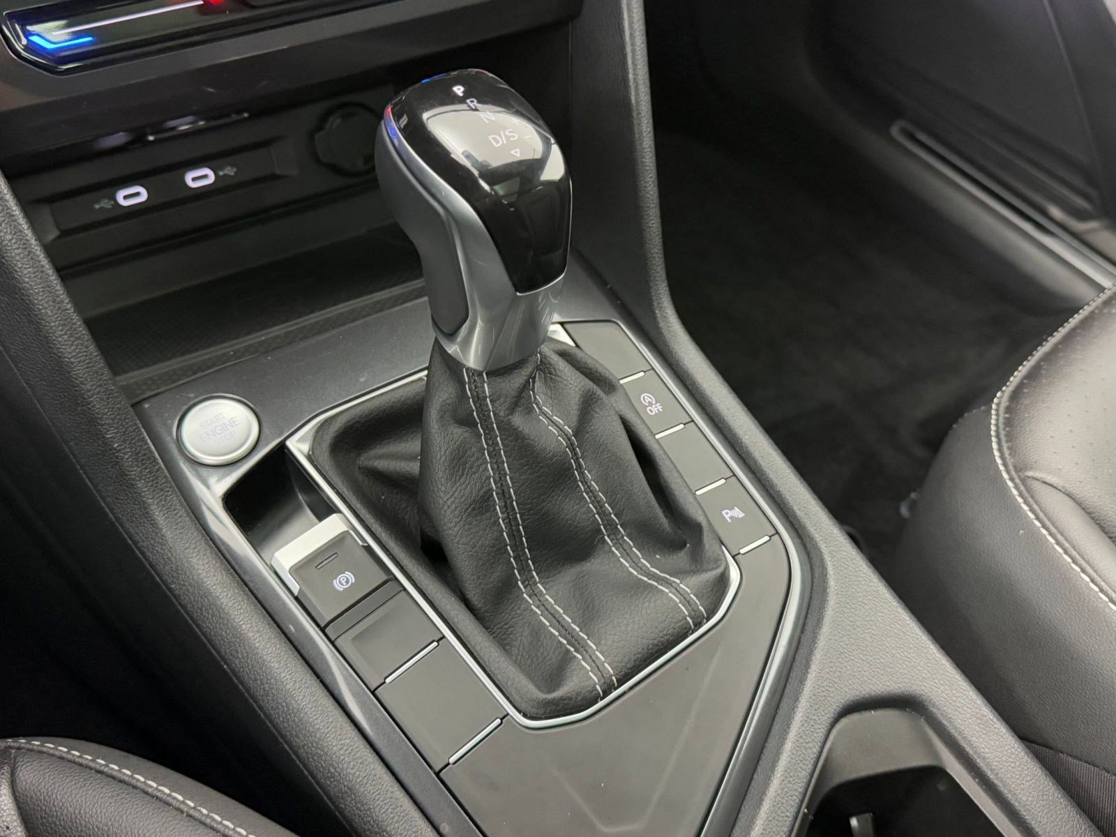 Used 2024 Volkswagen Tiguan SE R-Line image 21