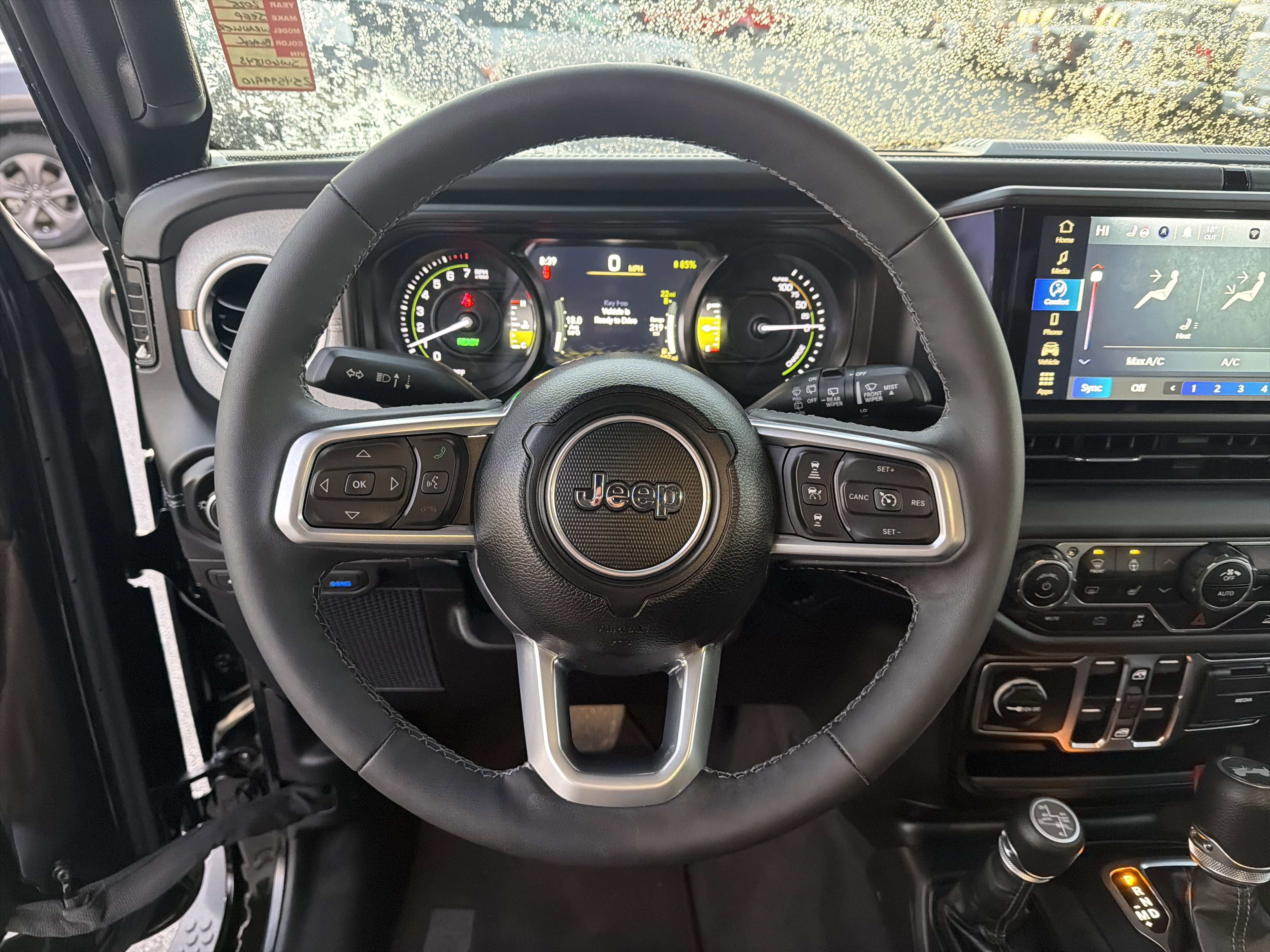 Used 2025 Jeep Wrangler Sahara image 24