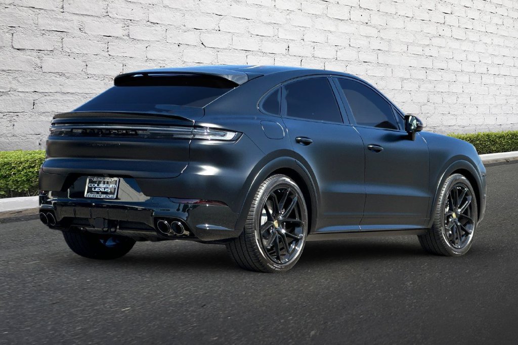 Used 2026 Porsche Cayenne GTS AWD/4WD image 4
