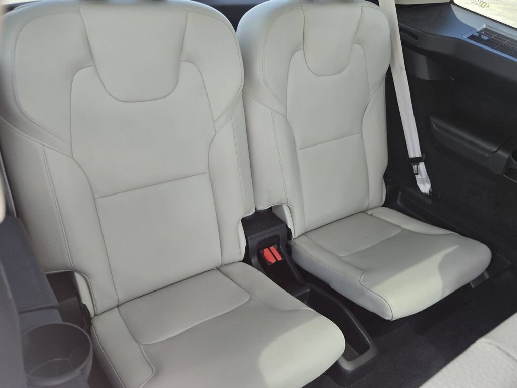 Used 2020 Volvo XC90 T6 Momentum AWD/4WD image 17