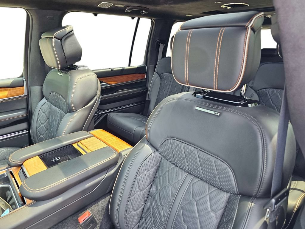 Used 2023 Jeep Grand Wagoneer L Series III AWD/4WD image 18