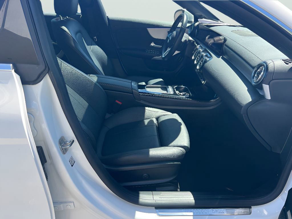 Used 2025 Mercedes-Benz CLA 250 image 17