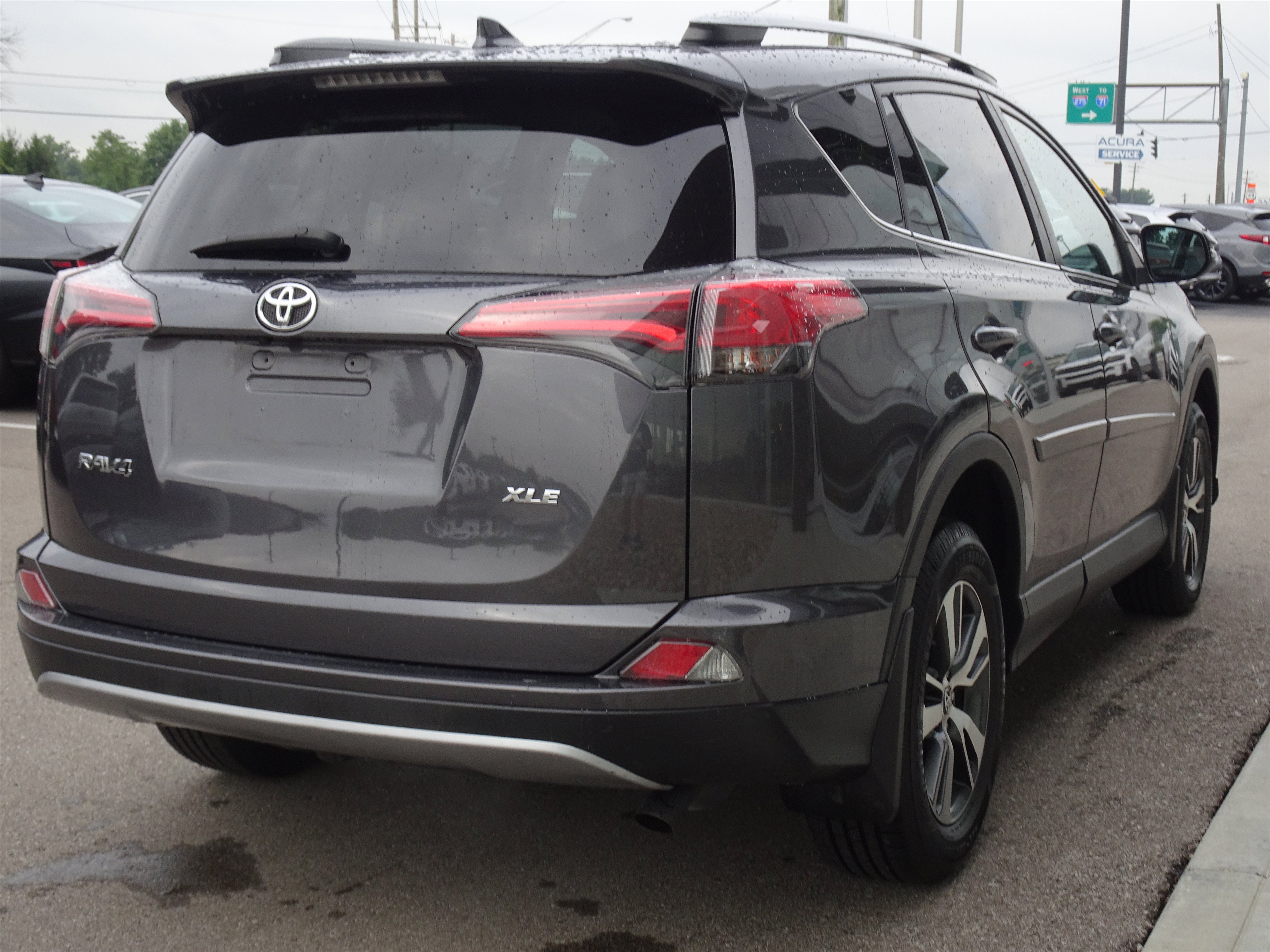 Used 2017 Toyota RAV4 XLE FWD image 5