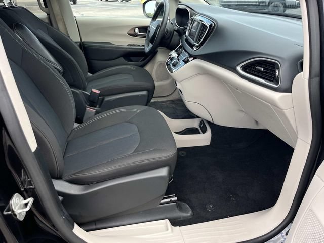 Used 2023 Chrysler Voyager LX FWD image 23