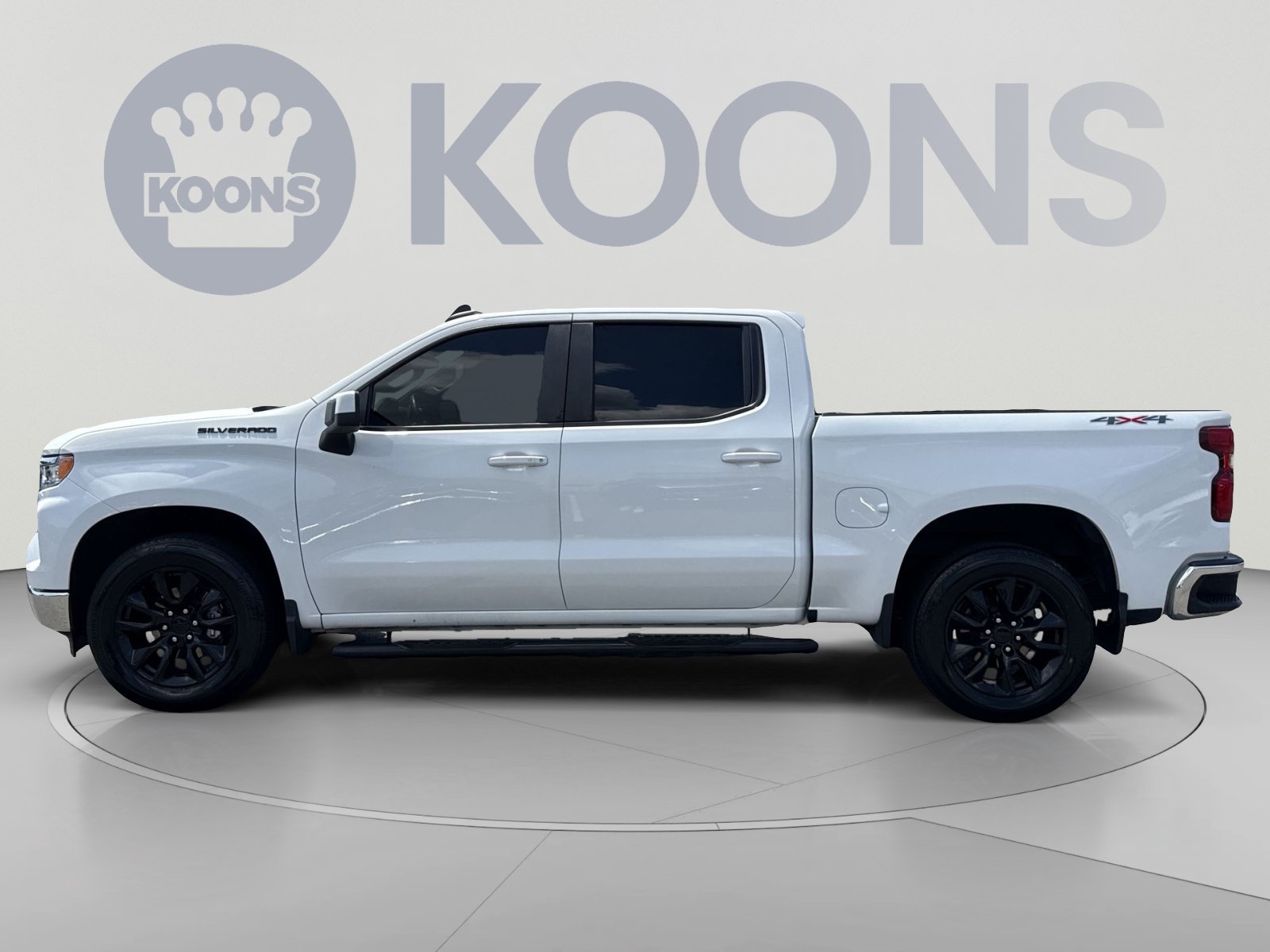 Used 2023 Chevrolet Silverado 1500 LT AWD/4WD image 2