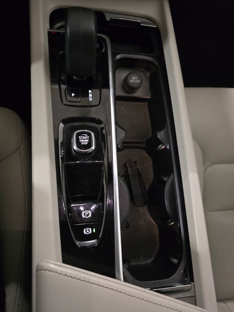 Used 2025 Volvo V60 B5 Cross Country Plus image 12