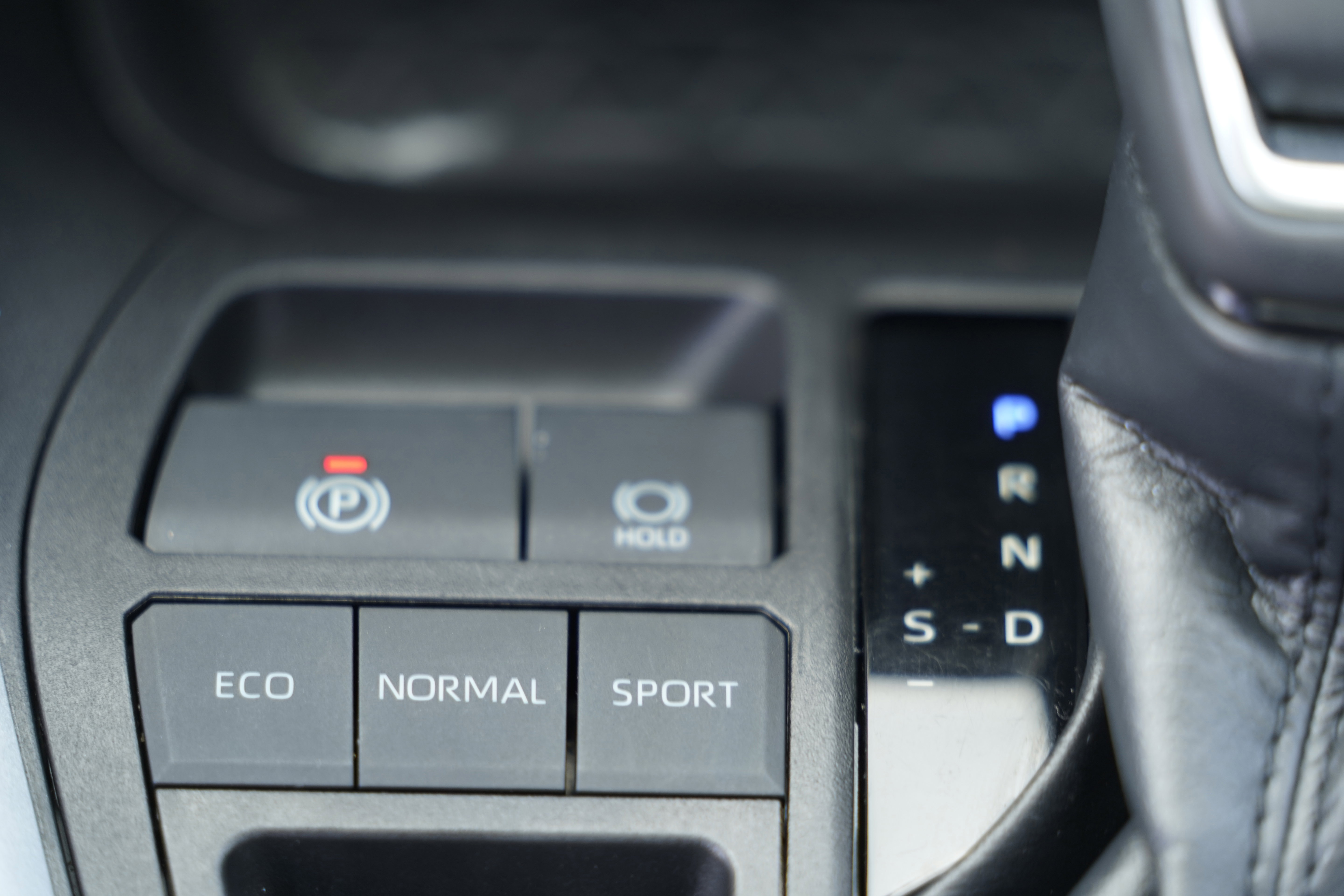Used 2022 Toyota RAV4 XLE Premium FWD image 30