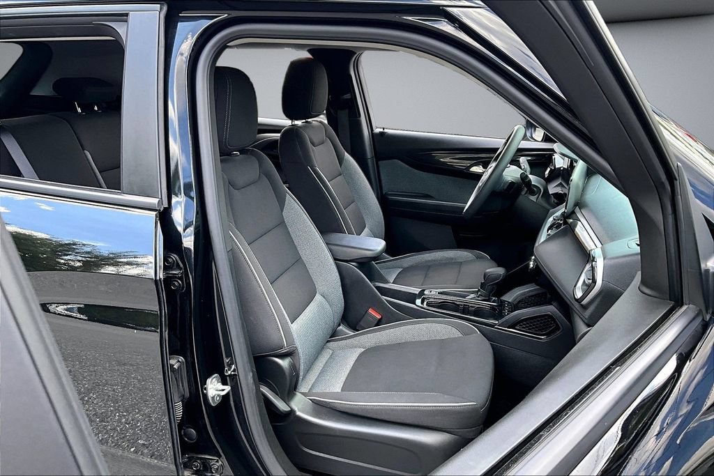 Used 2025 Chevrolet TrailBlazer LT AWD/4WD image 29