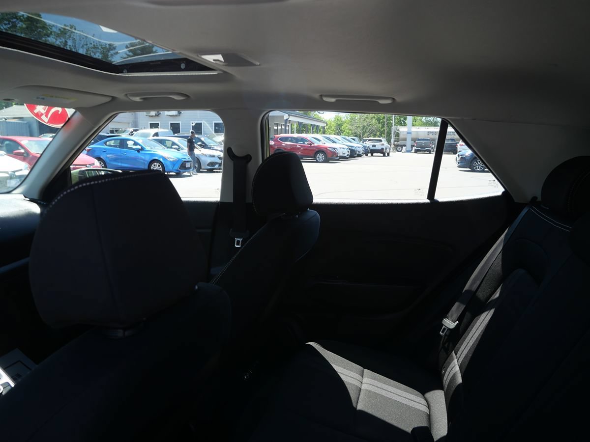 Used 2024 Hyundai Venue SEL FWD image 20