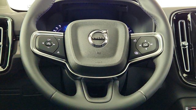 New 2026 Volvo XC40 B5 Plus w/ Protection Package Premier AWD/4WD image 24