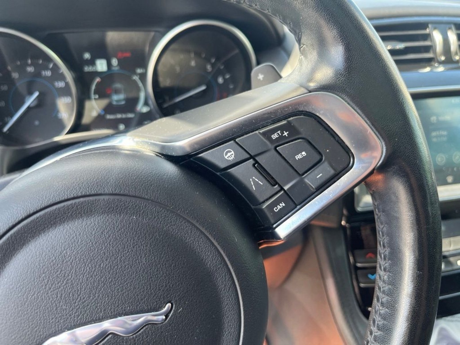 Used 2019 Jaguar F-PACE Prestige AWD/4WD image 12