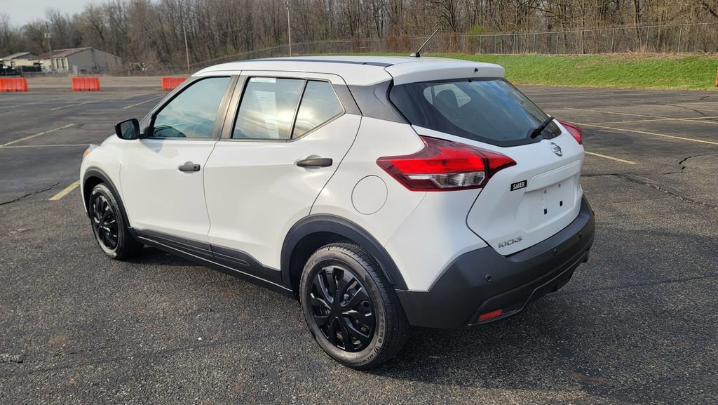 Used 2020 Nissan Kicks S image 9