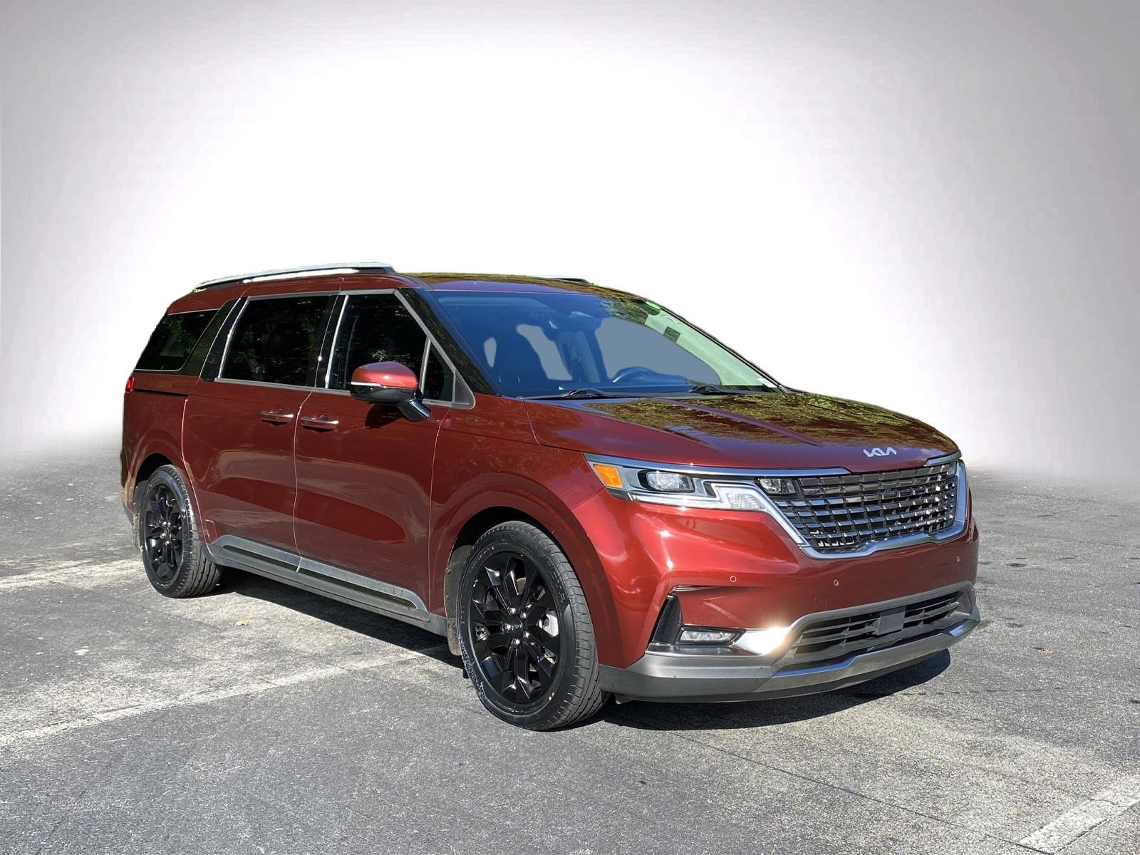 Used 2023 Kia Carnival SX image 2