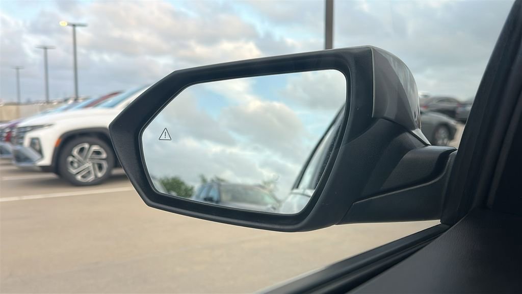 Certified 2025 Hyundai Elantra Limited FWD image 19