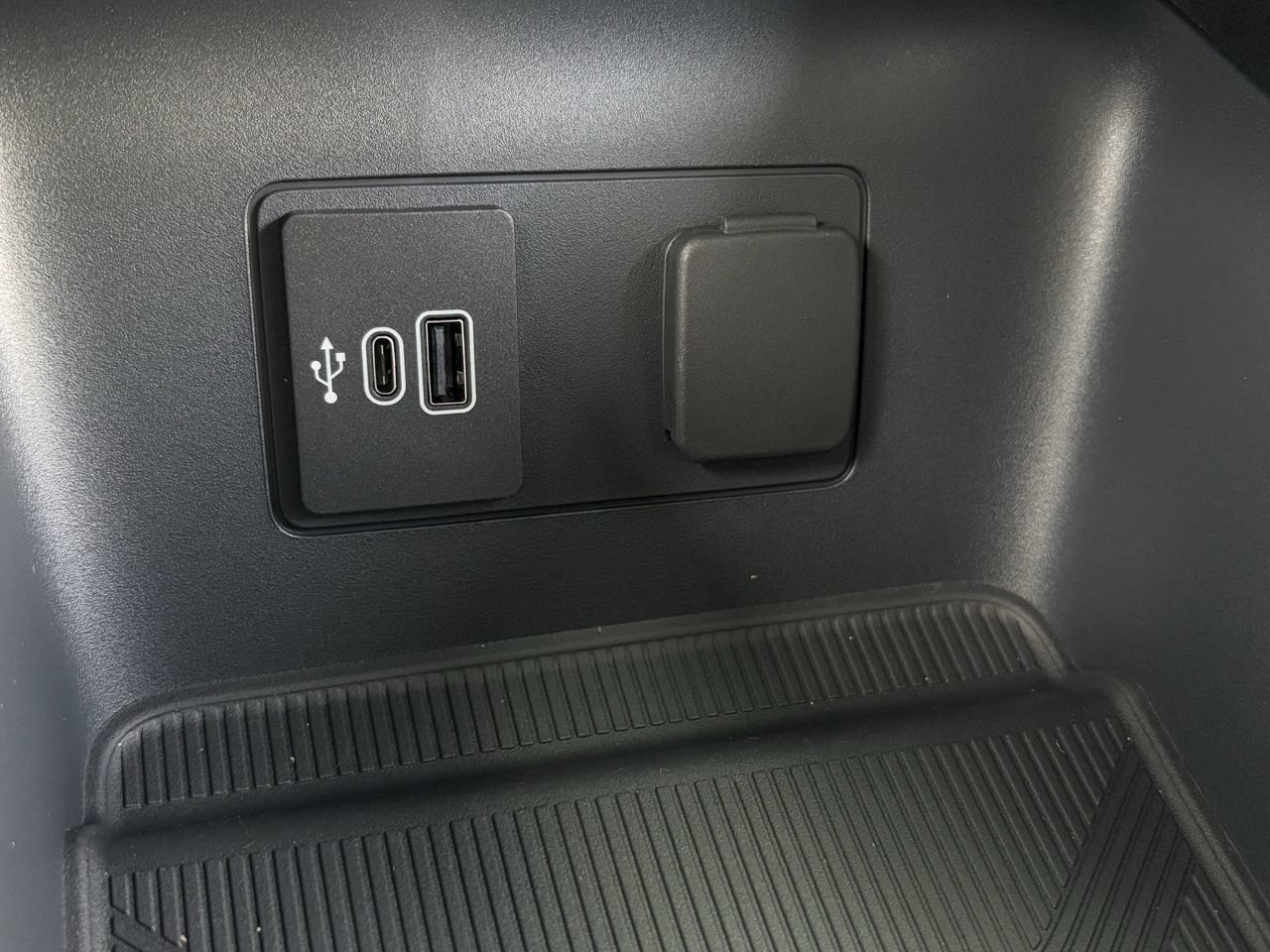 New 2026 Ford Explorer Active RWD image 20