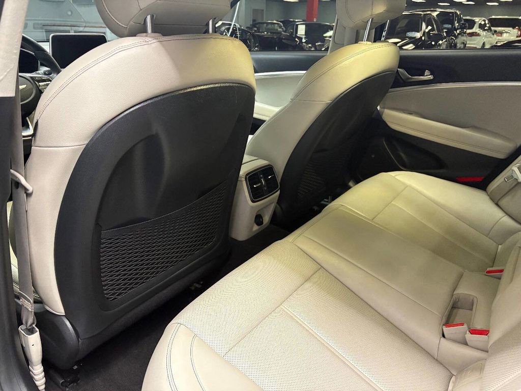 Used 2021 Genesis G70 2.0T AWD/4WD image 29