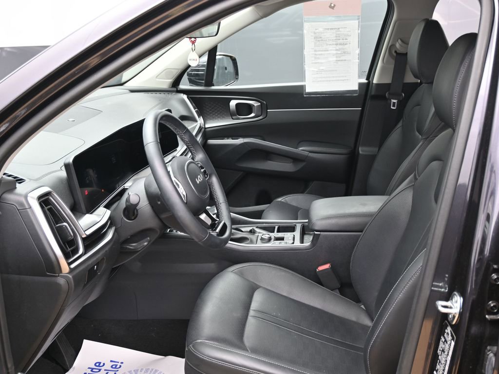 Used 2025 Kia Sorento S image 15