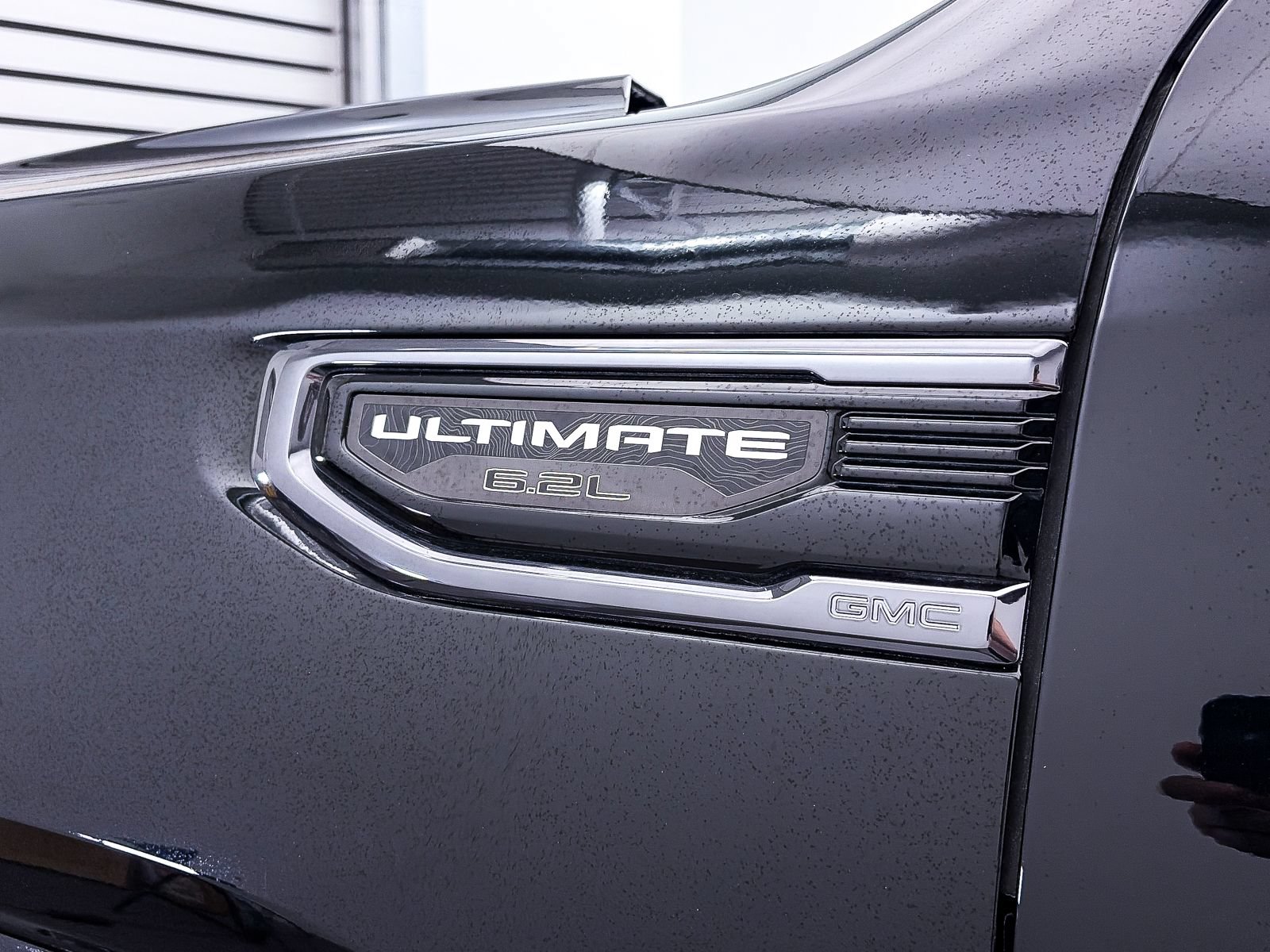 Used 2025 GMC Sierra 1500 Denali Ultimate AWD/4WD image 2