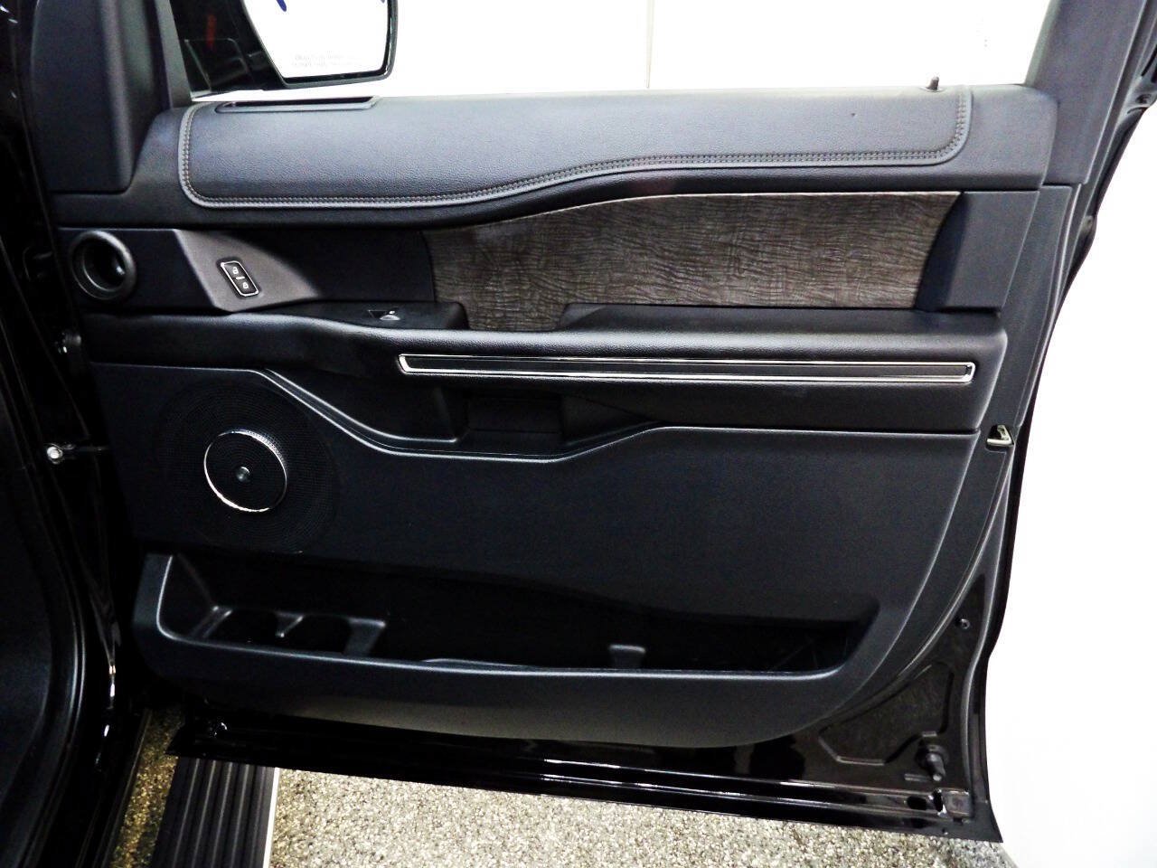 Used 2020 Ford Expedition Max Limited AWD/4WD image 11
