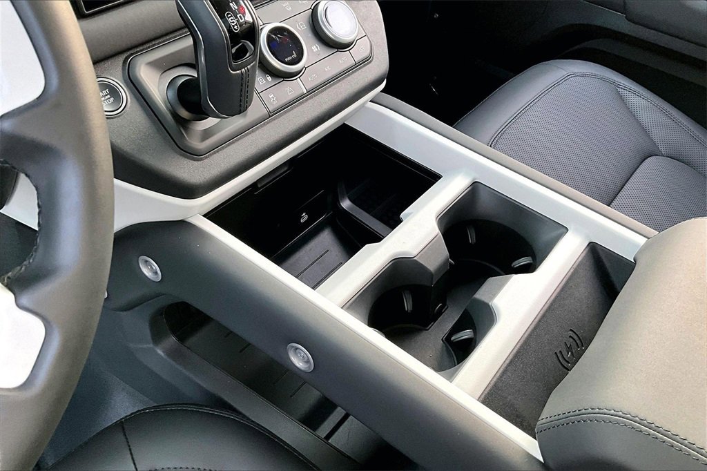 Used 2025 Land Rover Defender 110 S image 16