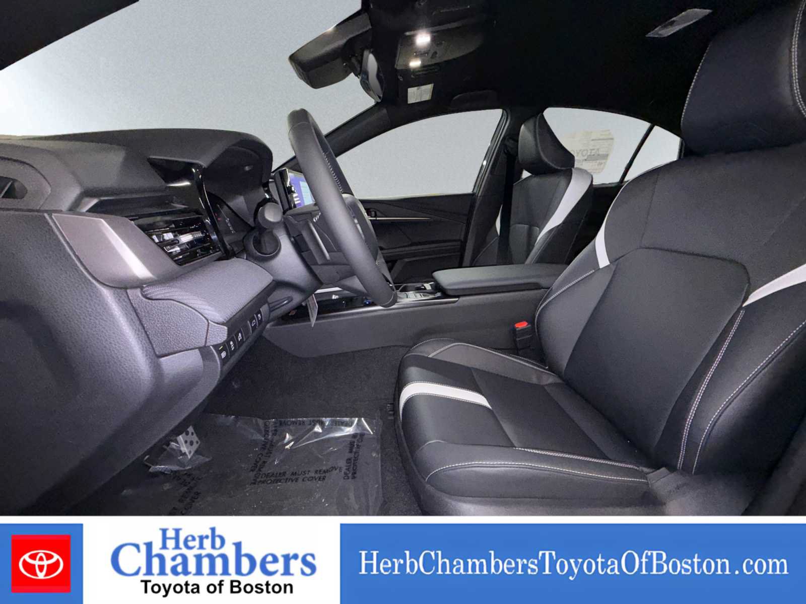 Used 2026 Toyota Camry SE w/ Multimedia Upgrade Package FWD image 7