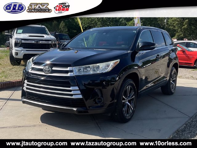 Used 2017 Toyota Highlander LE FWD image 3
