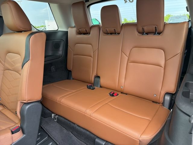 Used 2025 Nissan Pathfinder Platinum w/ Cargo Package AWD/4WD image 25