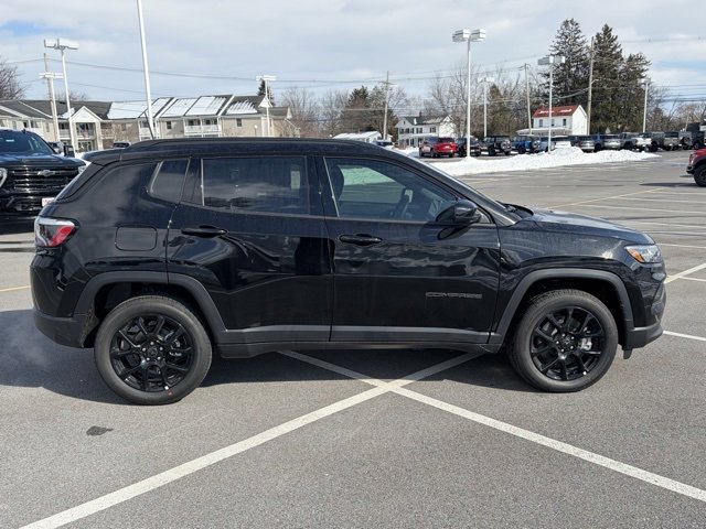 New 2026 Jeep Compass Latitude image 9