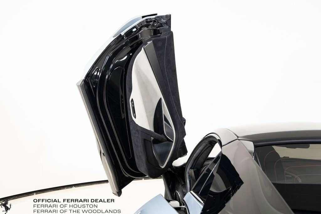 Used 2022 McLaren 765LT RWD image 23