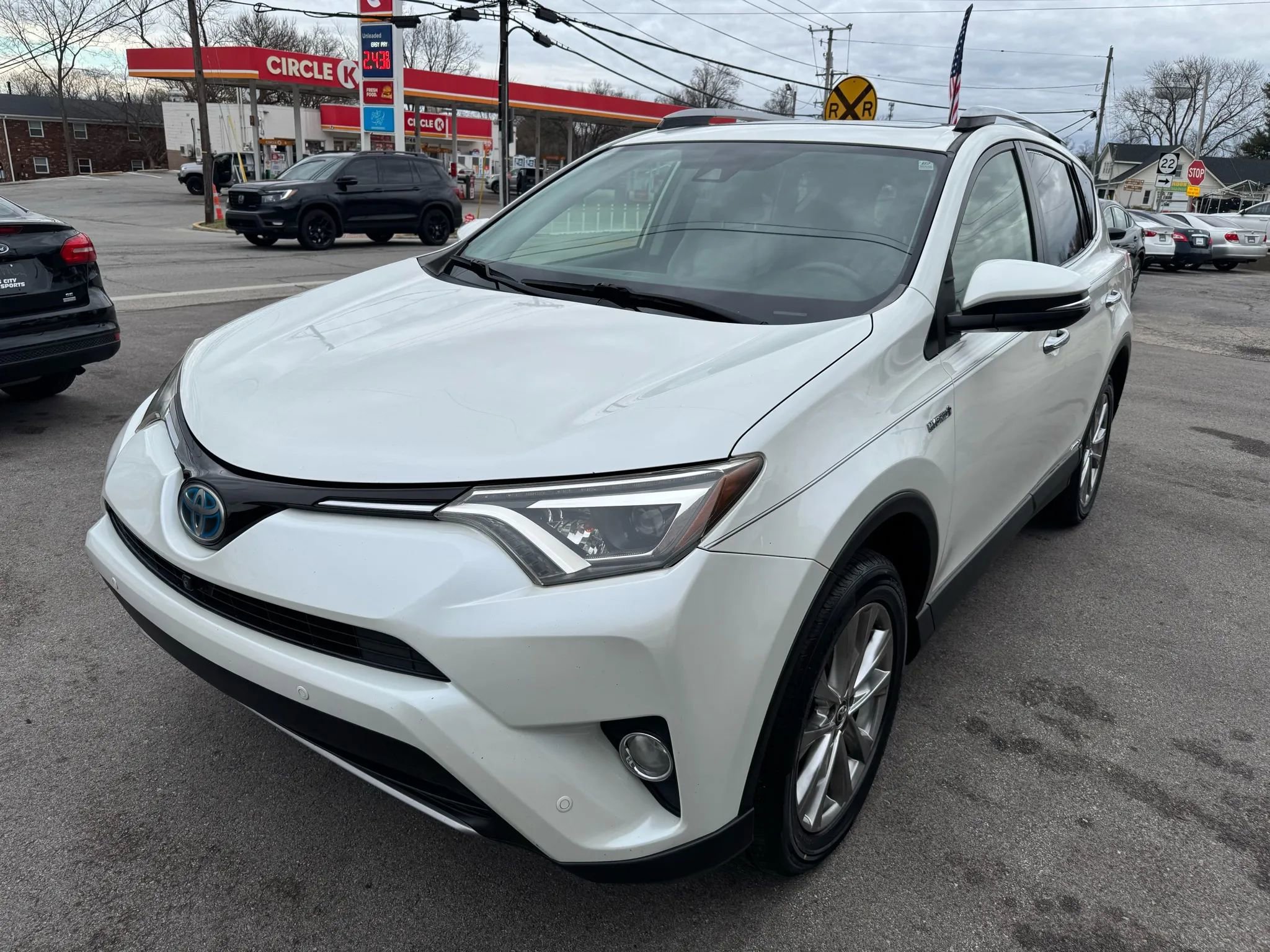 Used 2017 Toyota RAV4 Limited w/ Advanced Technology Package image 4