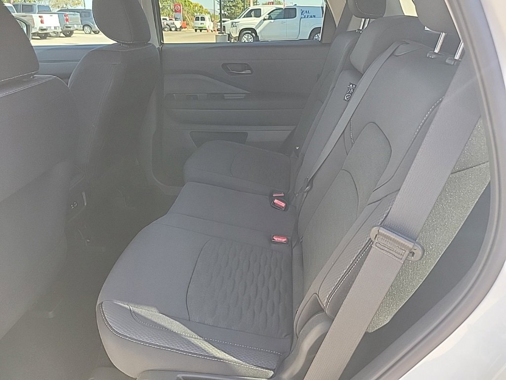 New 2025 Nissan Pathfinder S image 32