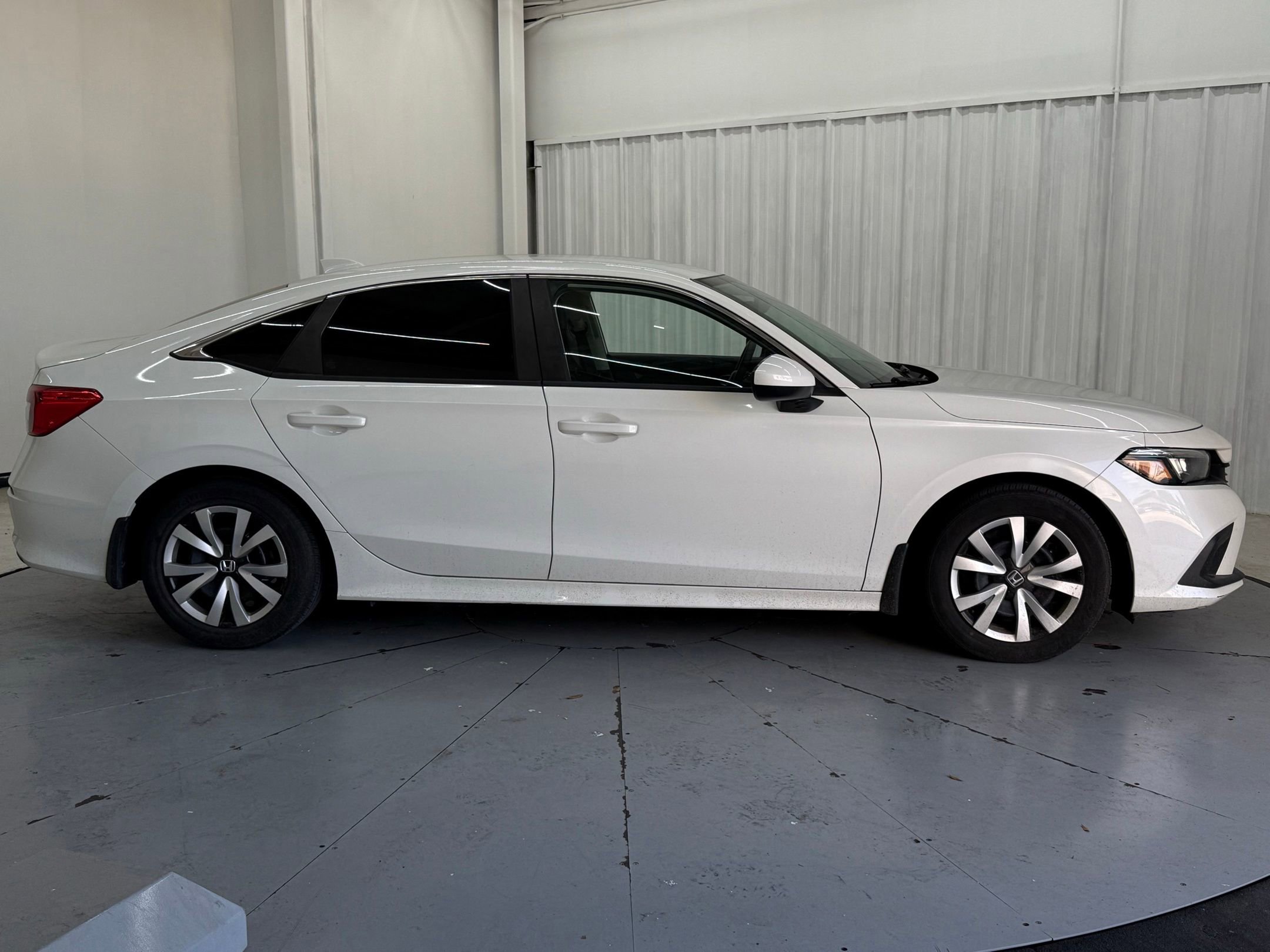 Used 2022 Honda Civic LX image 2