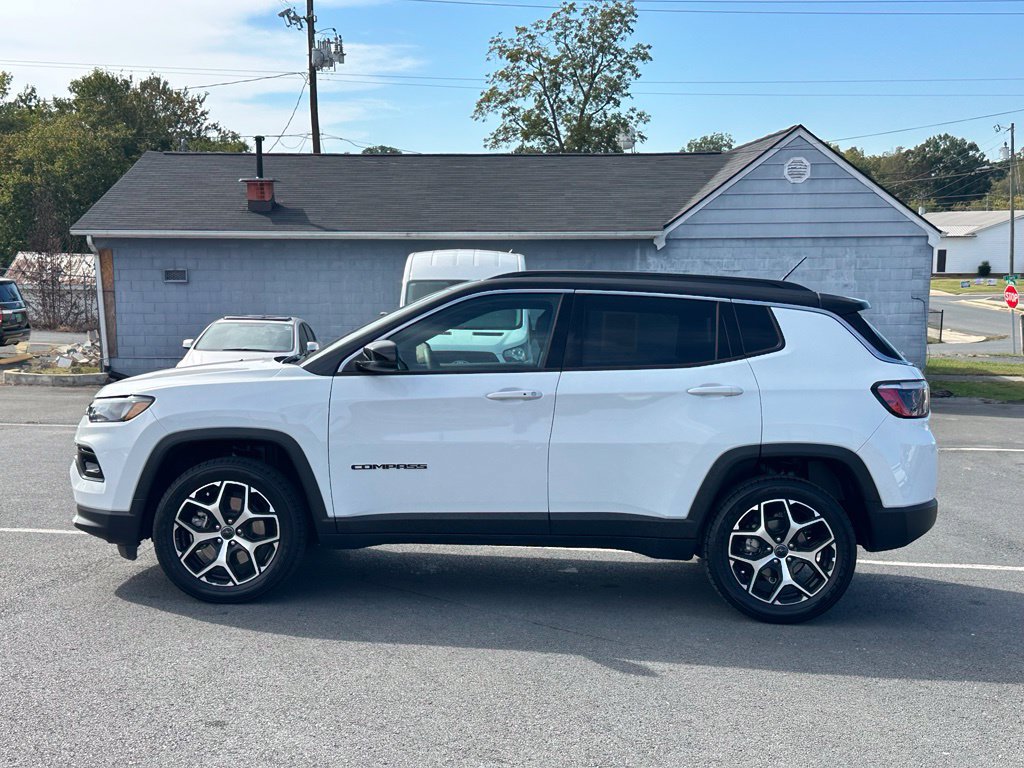 Used 2025 Jeep Compass Limited AWD/4WD image 7