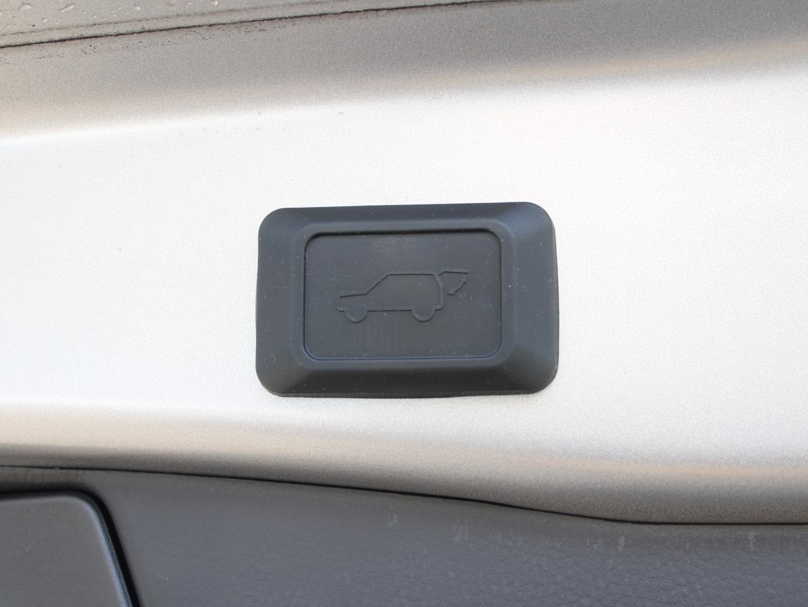 Used 2021 Toyota RAV4 XLE w/ Convenience Package image 10