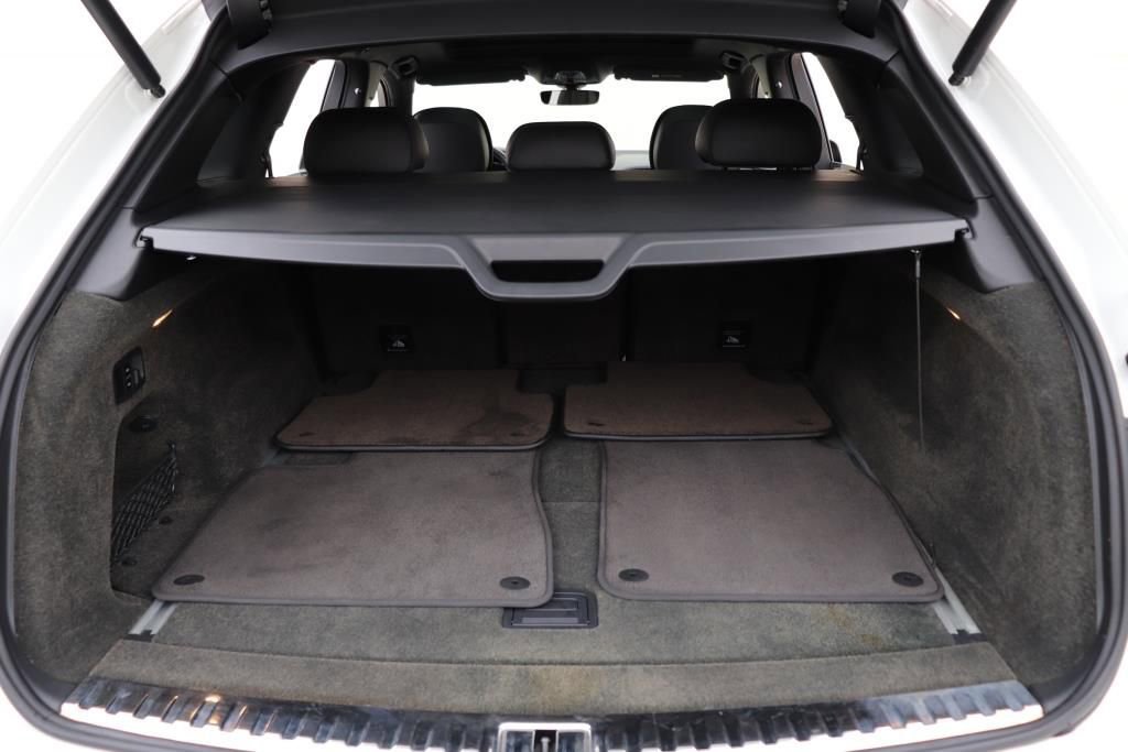 Used 2017 Bentley Bentayga image 27