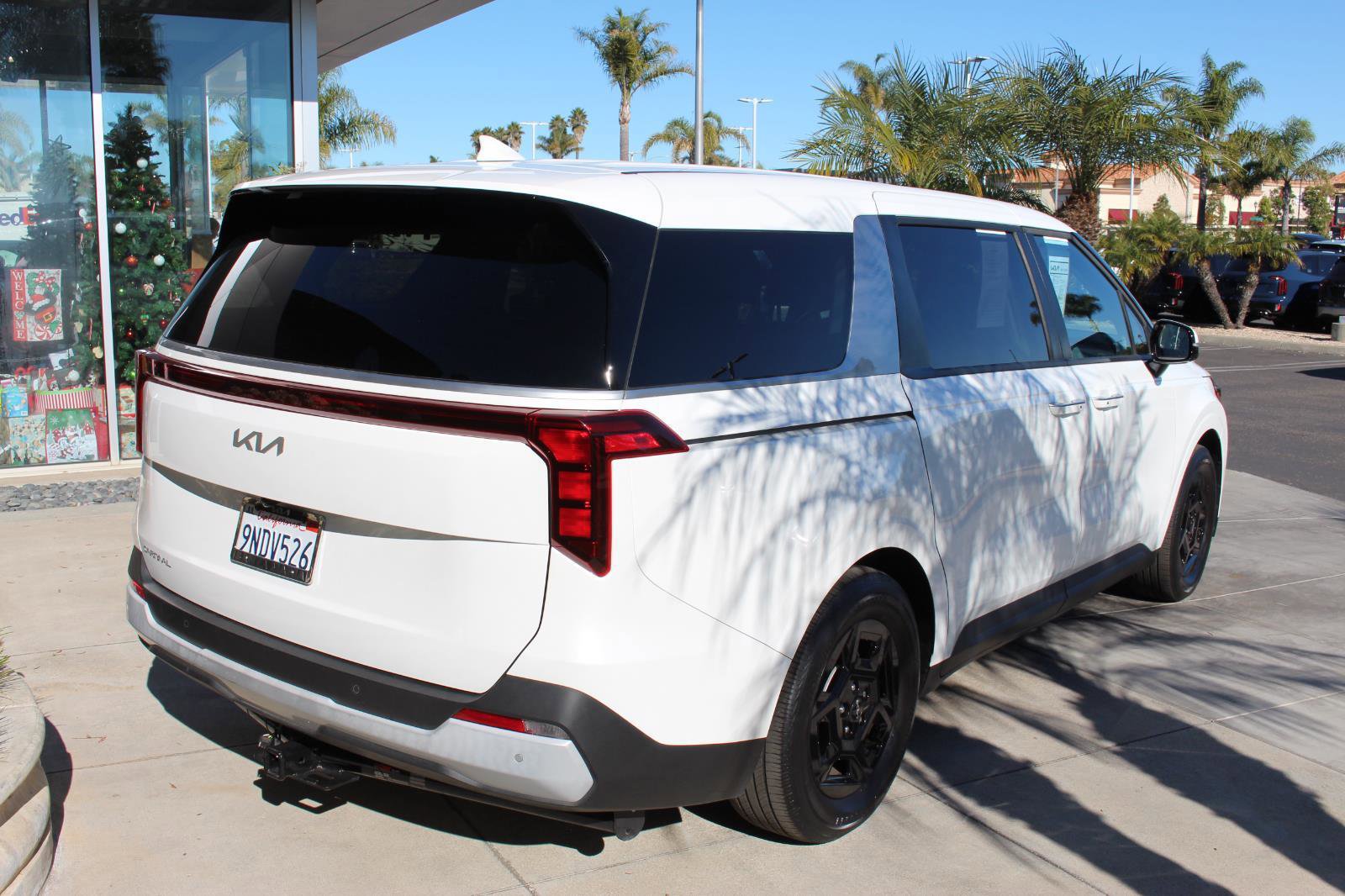 Certified 2025 Kia Carnival image 9