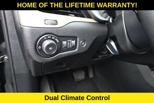 Used 2018 Jeep Cherokee Limited AWD/4WD image 16