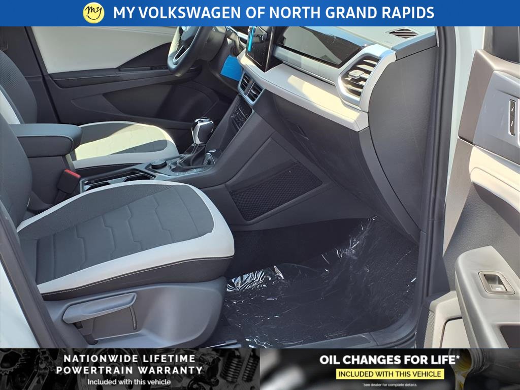 New 2025 Volkswagen Taos SE image 24
