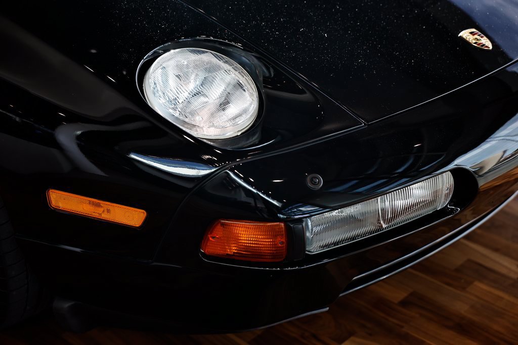 Used 1994 Porsche 928 GTS RWD image 3