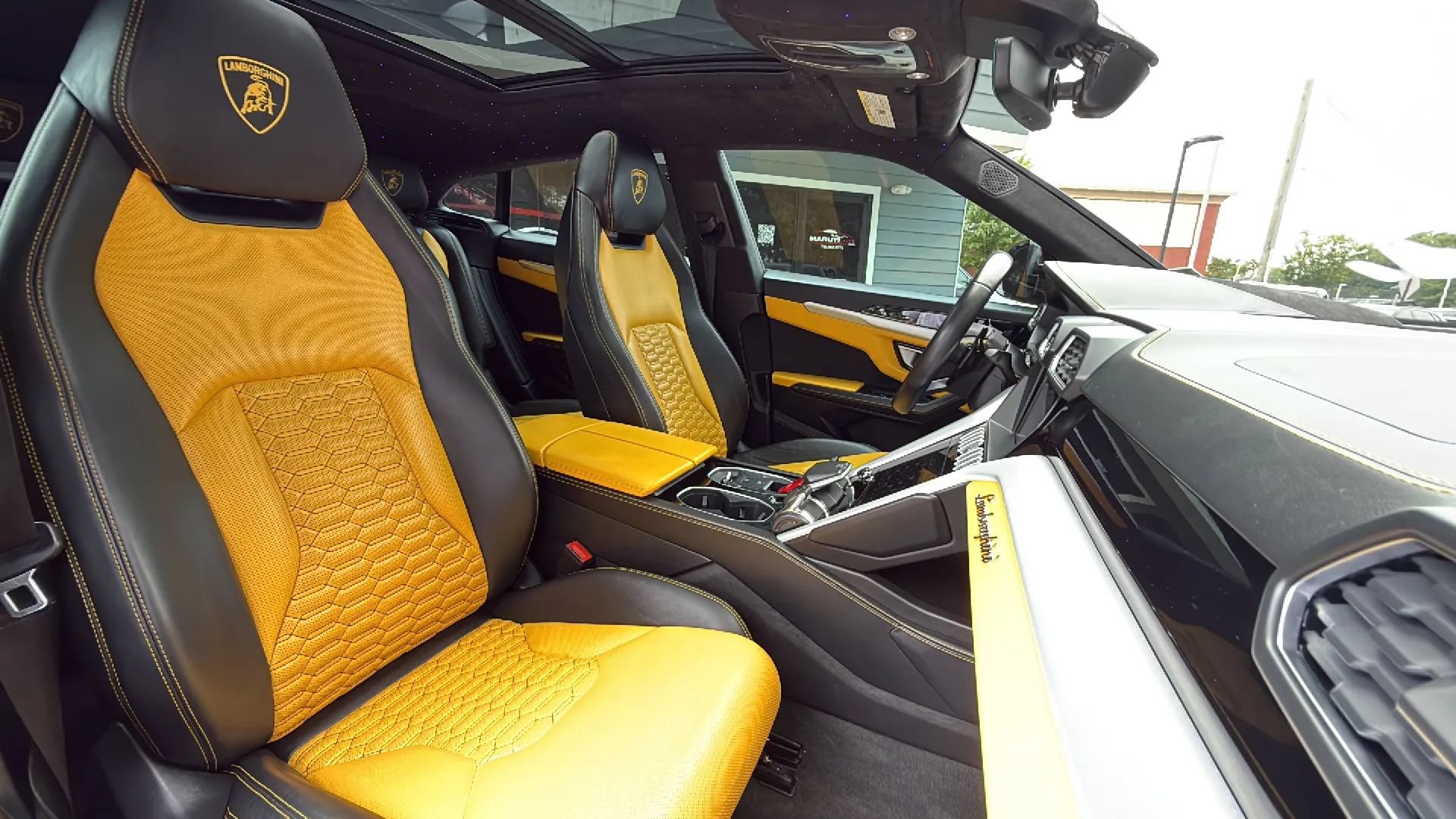 Used 2019 Lamborghini Urus AWD/4WD image 30